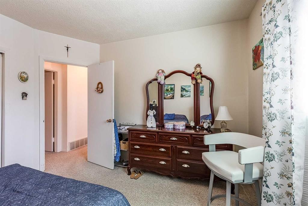 77 9 Street Ne, Medicine Hat, AB