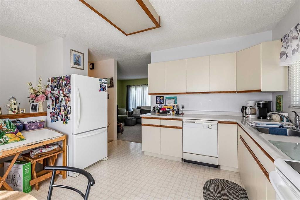 77 9 Street Ne, Medicine Hat, AB