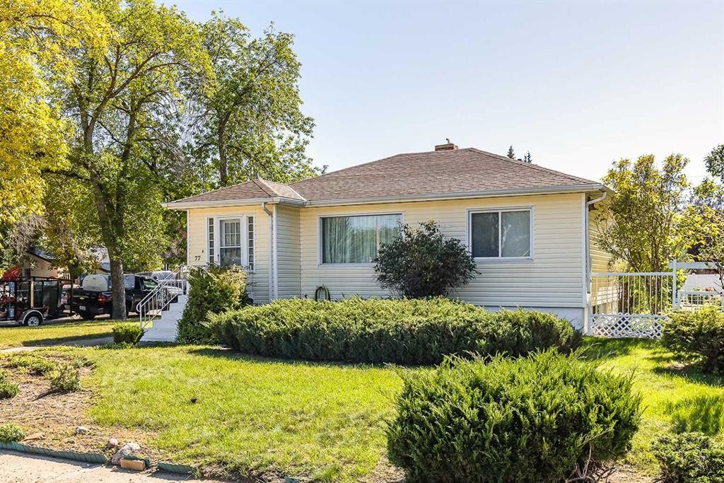 77 9 Street Ne, Medicine Hat, AB