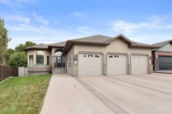 88 Greenwood Court SWMedicine Hat, AB T1A 7X7