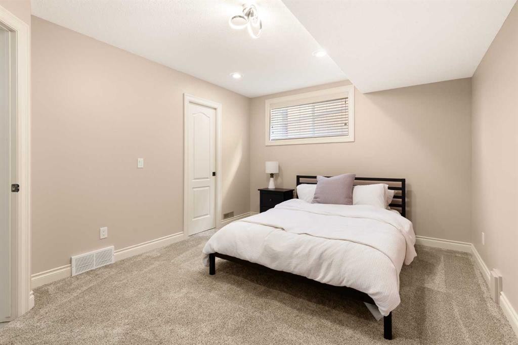 88 Greenwood Court Sw, Medicine Hat, AB