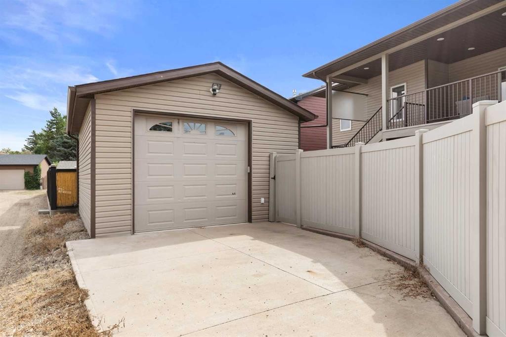 88 Greenwood Court Sw, Medicine Hat, AB