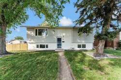 60 Gray Crescent NWMedicine Hat, AB T1A 7E1