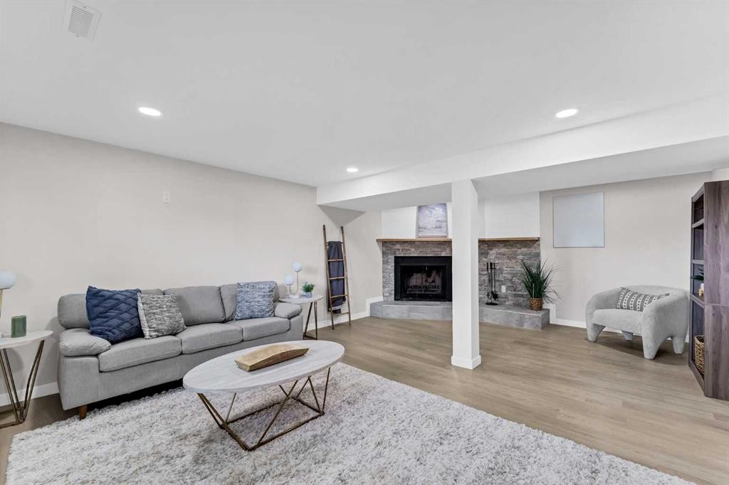 60 Gray Crescent Nw, Medicine Hat, AB