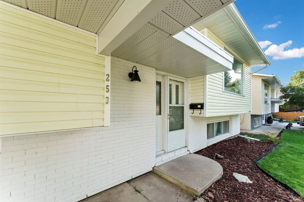 253 11 Street Ne, Medicine Hat, AB