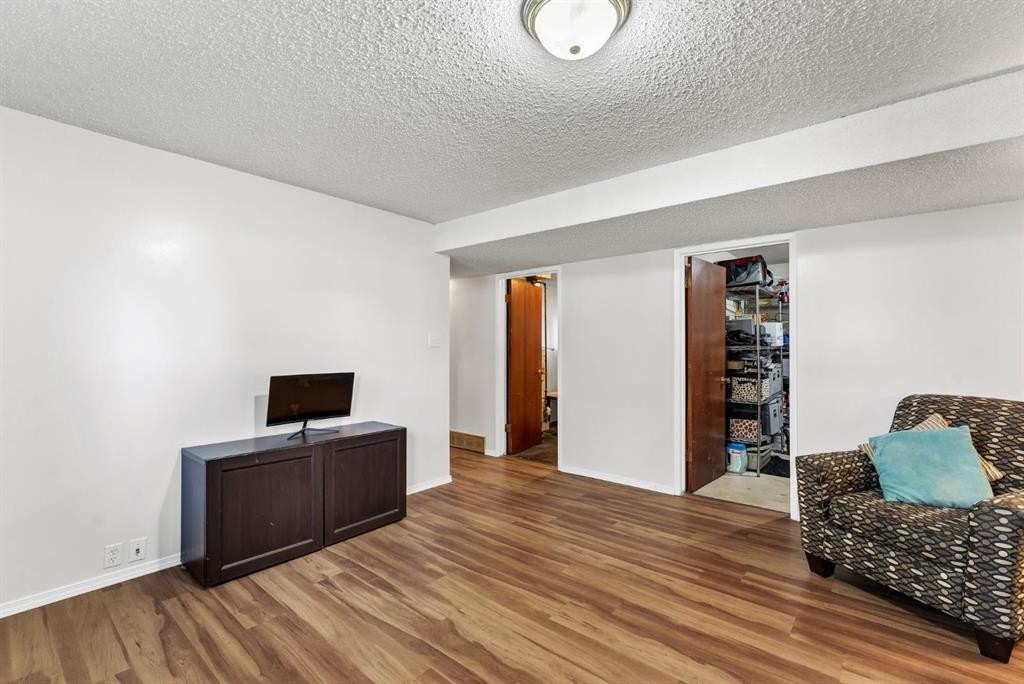 253 11 Street Ne, Medicine Hat, AB