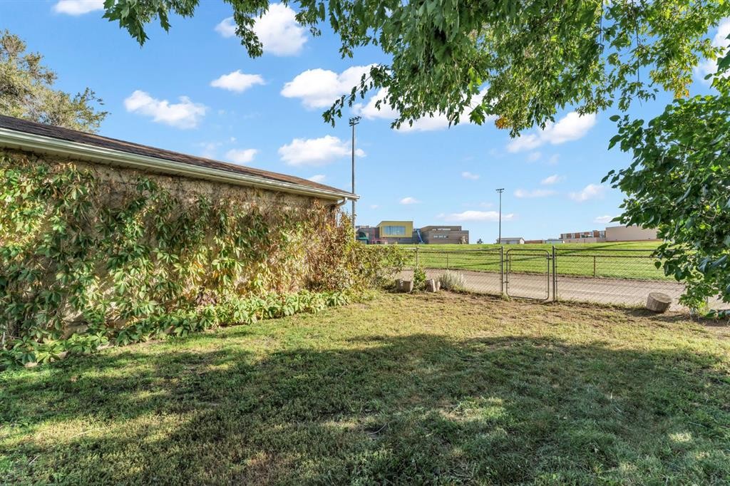 253 11 Street Ne, Medicine Hat, AB