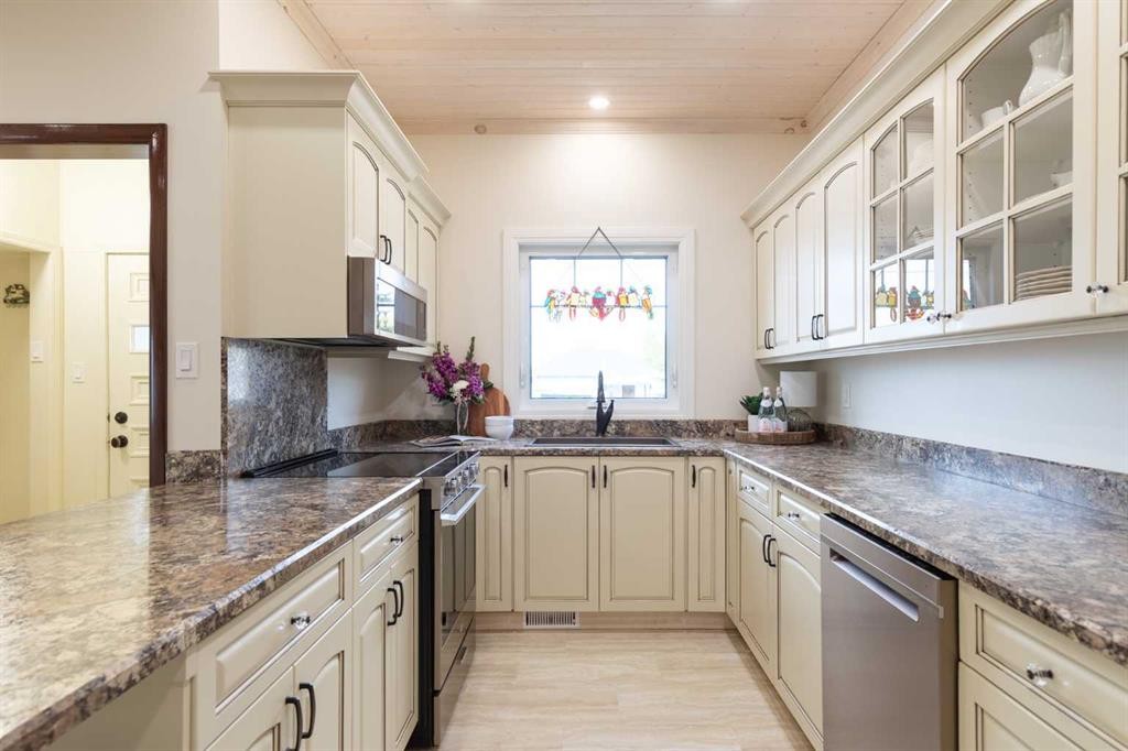 44 8 Street Ne, Medicine Hat, AB