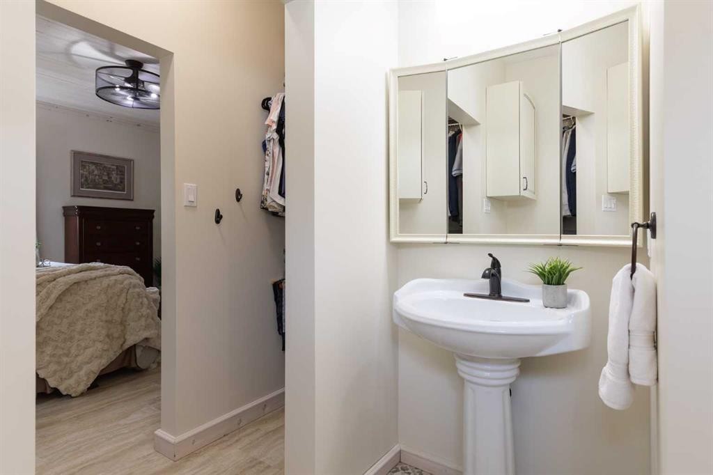 44 8 Street Ne, Medicine Hat, AB