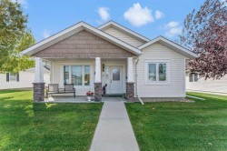 69 Chartwell Place SEMedicine Hat, AB T1B 0E4