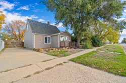 106 8 Avenue WESTBow Island, AB T0K 0G0