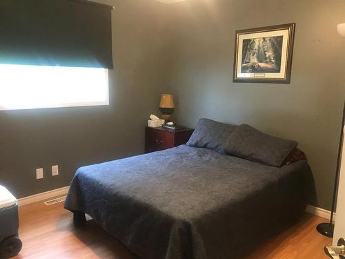 307 8  Ave, Fox Creek, AB - Indoor Photo Showing Bedroom