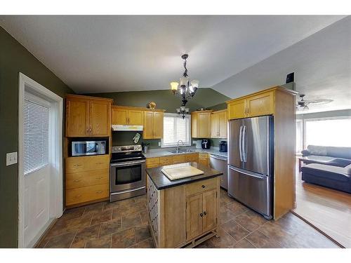 808 10 Street, Fox Creek, AB - Indoor Photo Showing Kitchen