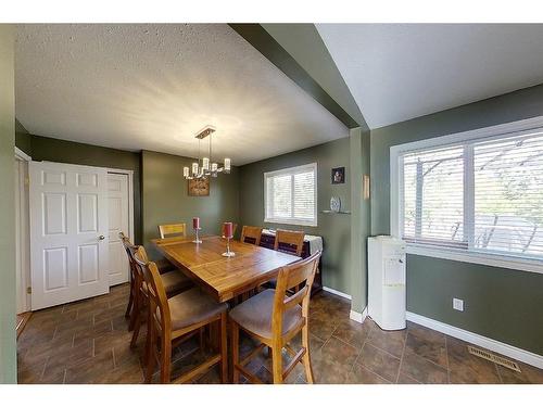 808 10 Street, Fox Creek, AB - Indoor Photo Showing Dining Room