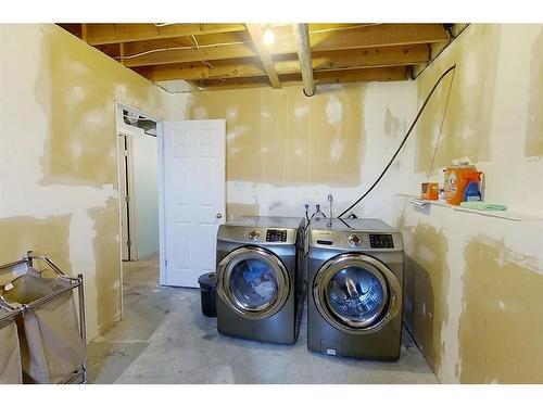 808 10 Street, Fox Creek, AB - Indoor Photo Showing Laundry Room