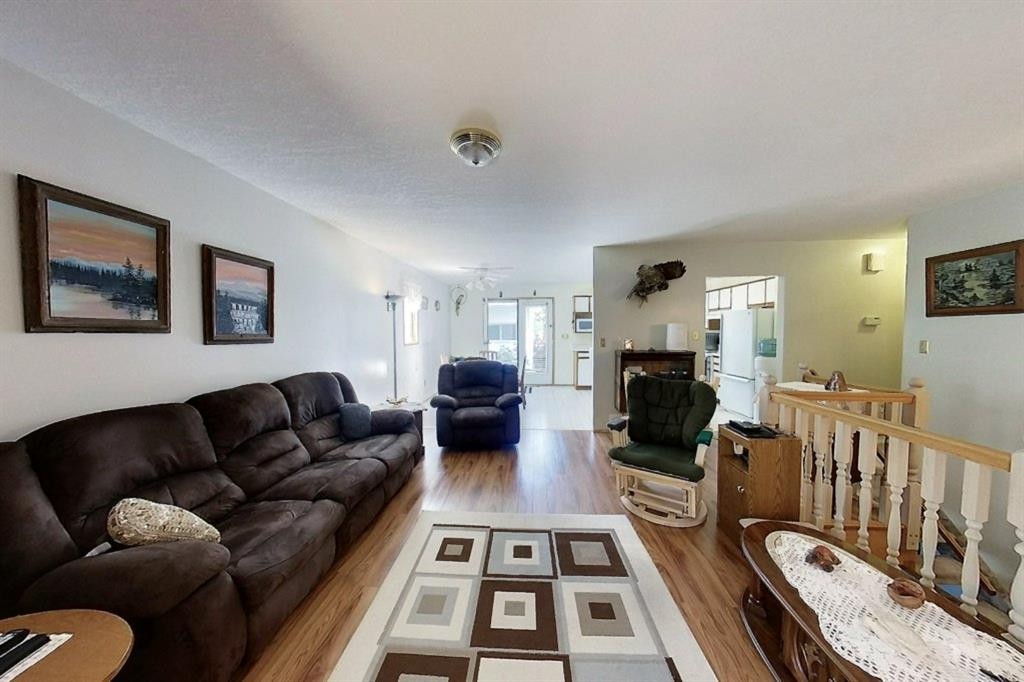 5114 49 Ave, Robb, AB - Indoor Photo Showing Living Room