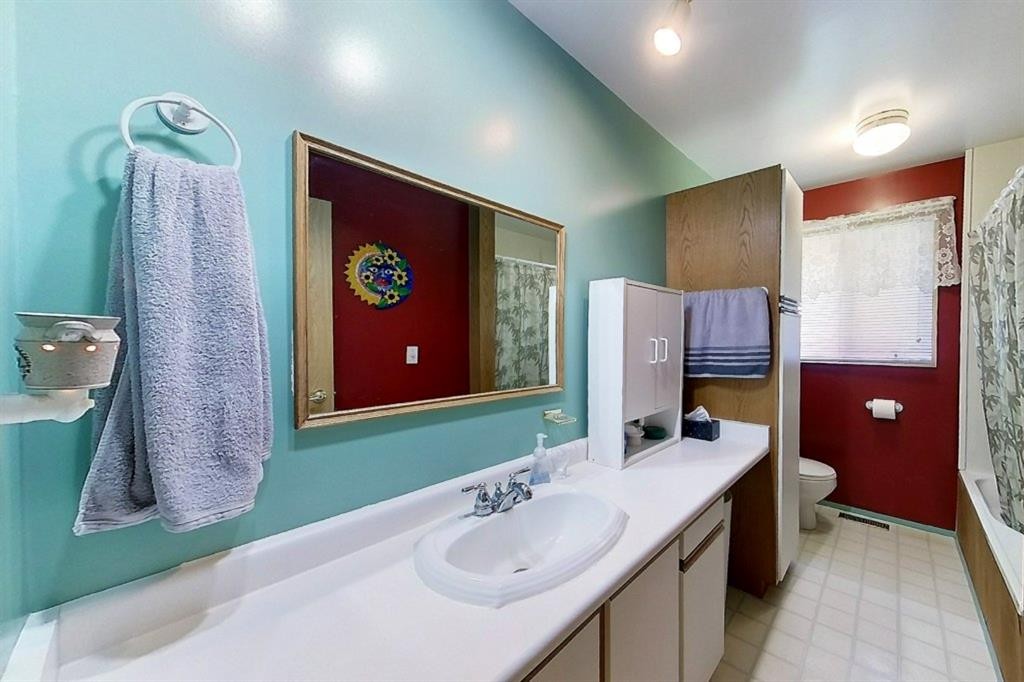 5114 49 Ave, Robb, AB - Indoor Photo Showing Bathroom