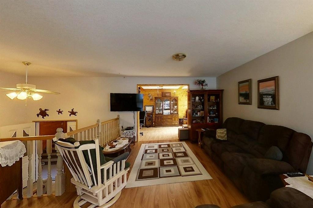 5114 49 Ave, Robb, AB - Indoor Photo Showing Living Room