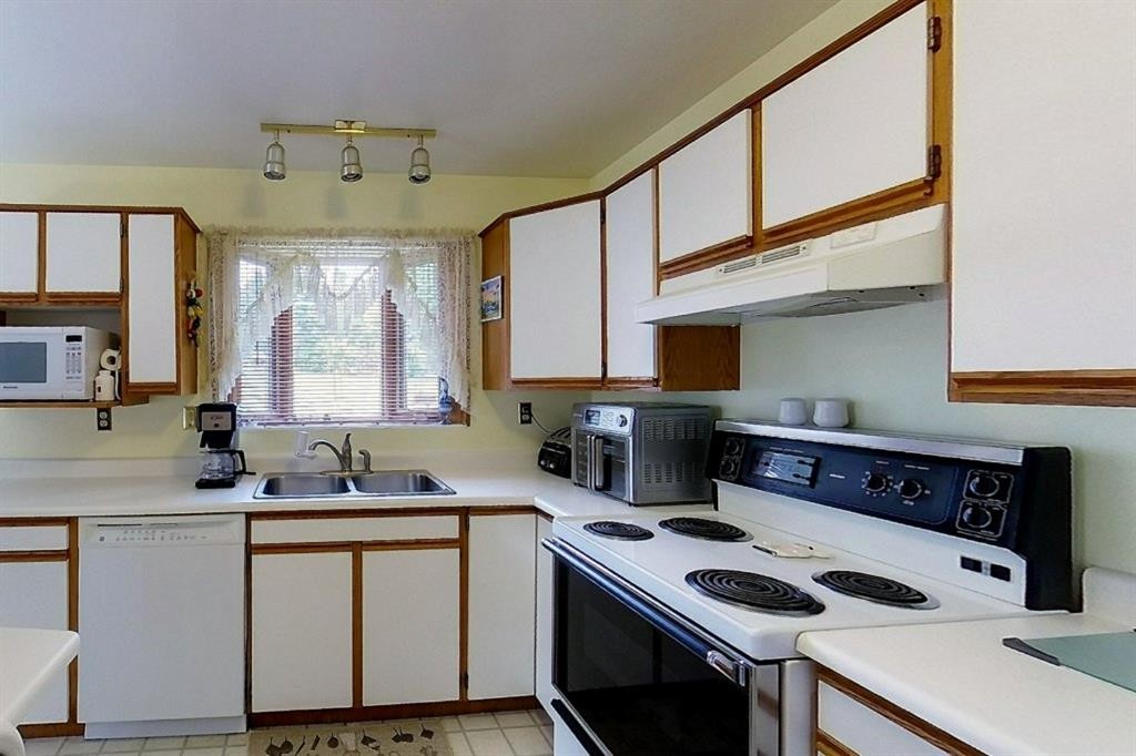 5114 49 Ave, Robb, AB - Indoor Photo Showing Kitchen With Double Sink