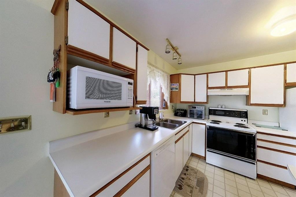 5114 49 Ave, Robb, AB - Indoor Photo Showing Kitchen With Double Sink