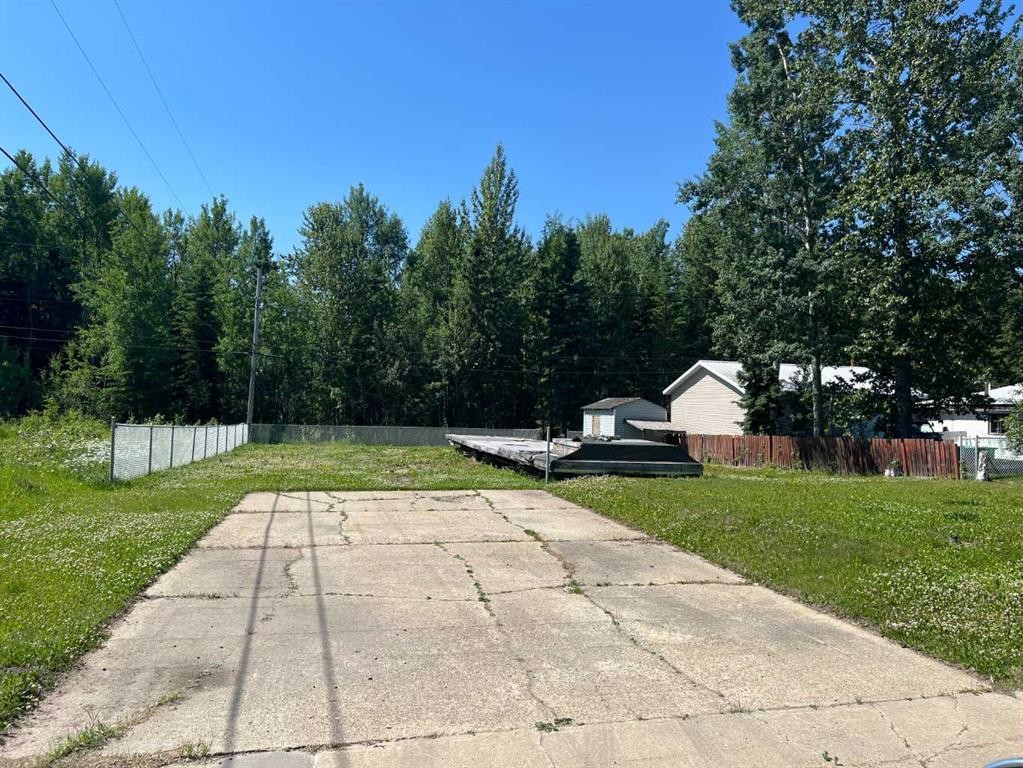413 2 Avenue, Fox Creek, AB