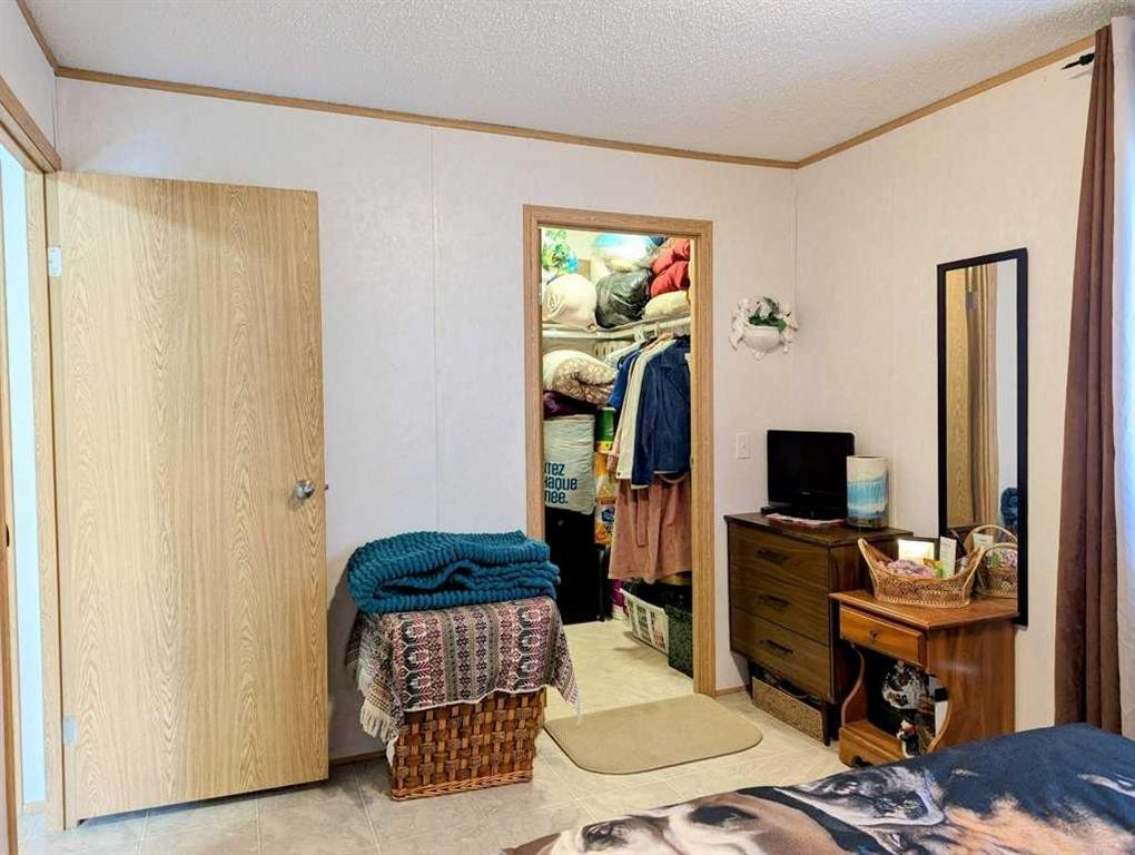 7 4 Avenue Sw, Faust, AB - Indoor