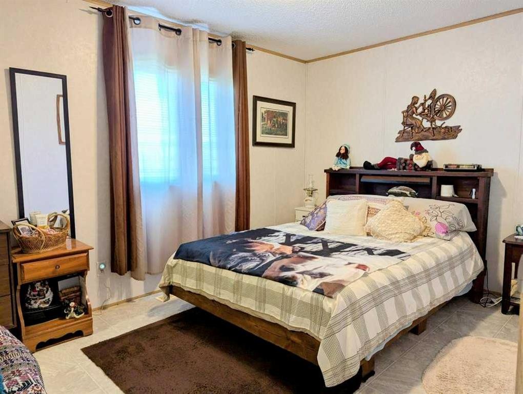 7 4 Avenue Sw, Faust, AB - Indoor Photo Showing Bedroom