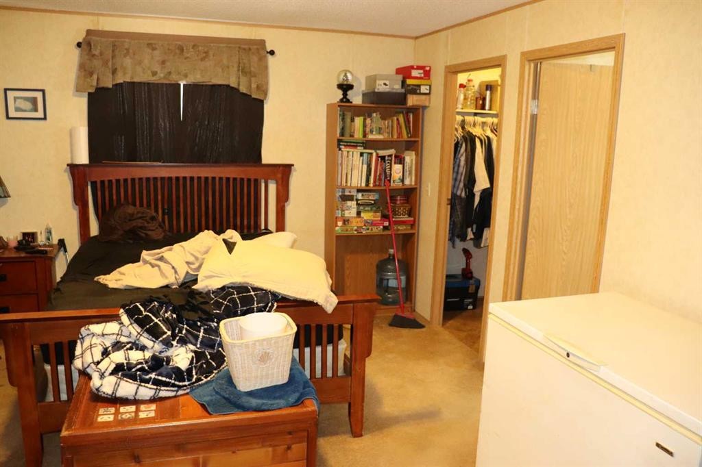 5001 51 Street, Robb, AB - Indoor