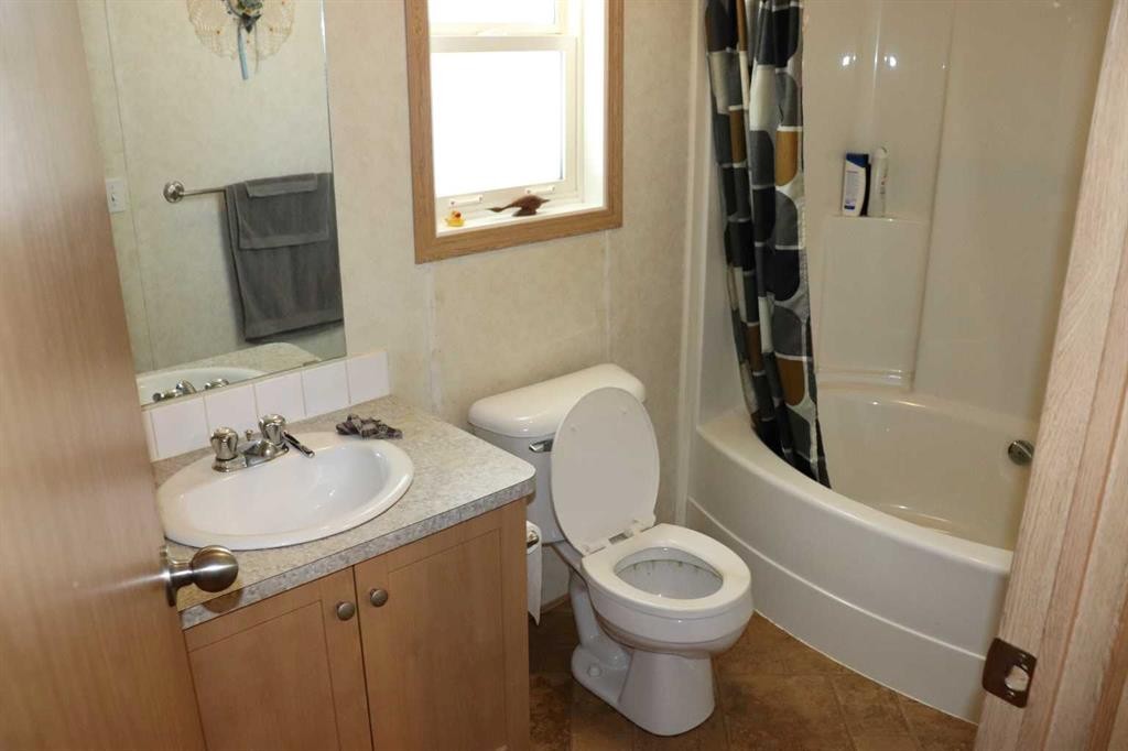 5001 51 Street, Robb, AB - Indoor Photo Showing Bathroom