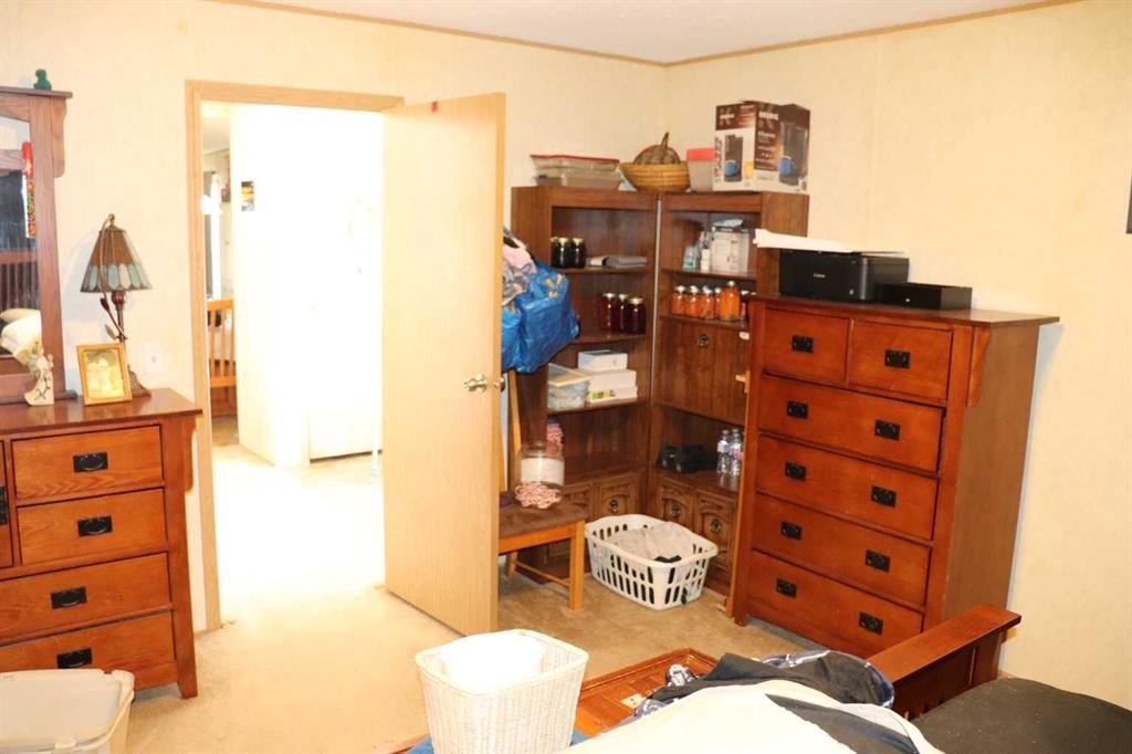 5001 51 Street, Robb, AB - Indoor