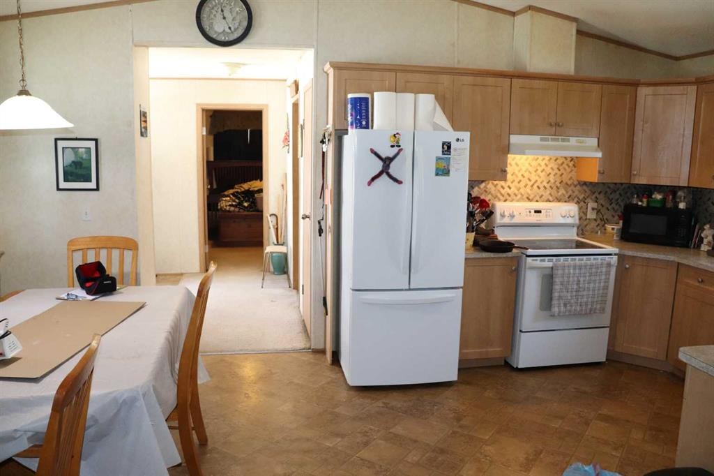 5001 51 Street, Robb, AB - Indoor Photo Showing Kitchen