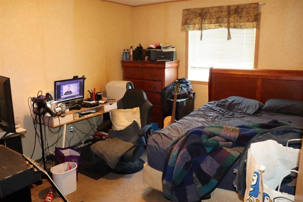 5001 51 Street, Robb, AB - Indoor Photo Showing Bedroom