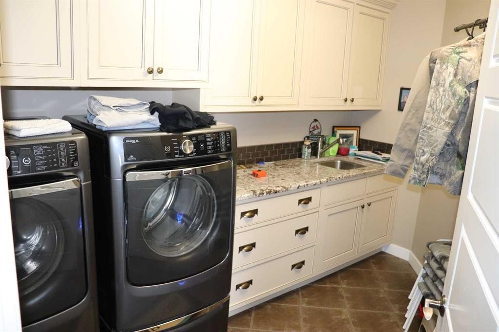 6663 15 Avenue, Edson, AB - Indoor Photo Showing Laundry Room