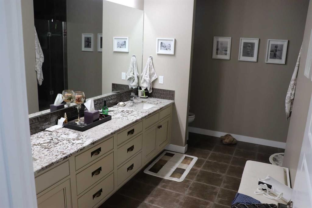 6663 15 Avenue, Edson, AB - Indoor Photo Showing Bathroom