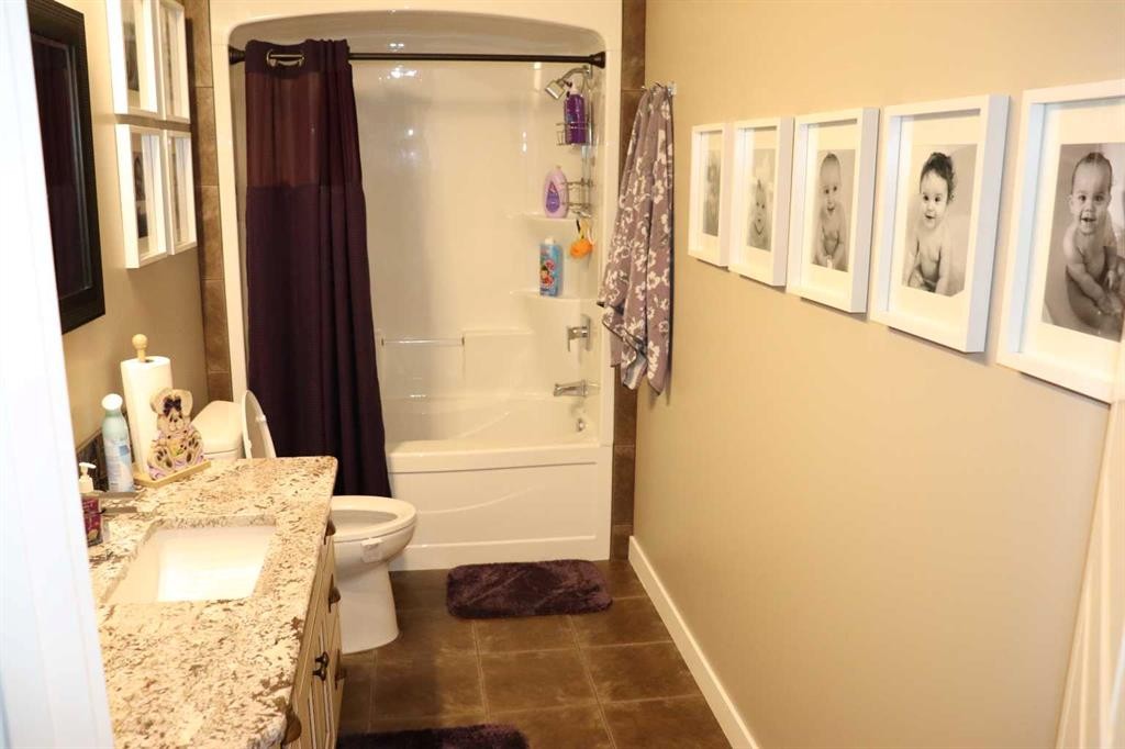 6663 15 Avenue, Edson, AB - Indoor Photo Showing Bathroom