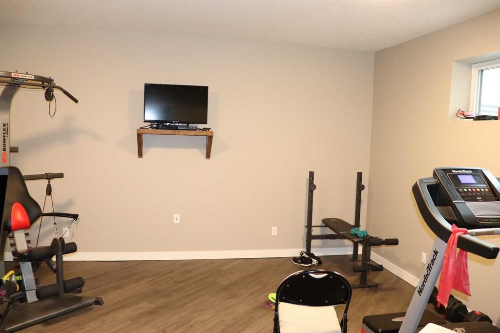 6663 15 Avenue, Edson, AB - Indoor Photo Showing Gym Room