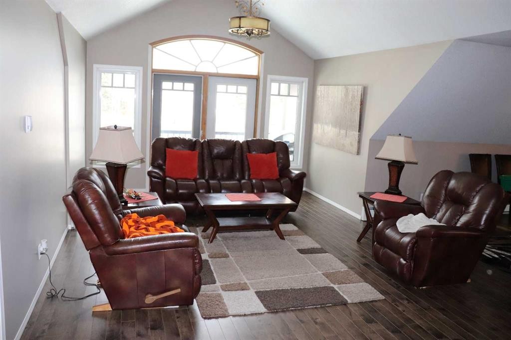 6663 15 Avenue, Edson, AB - Indoor Photo Showing Living Room
