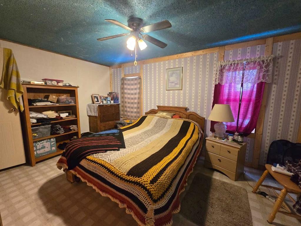 6205 Highway 616, Buck Creek, AB - Indoor Photo Showing Bedroom