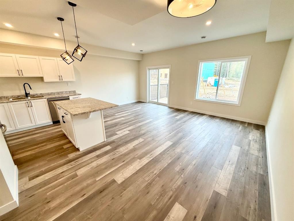 326B Boutin Avenue, Hinton, AB - Indoor Photo Showing Kitchen