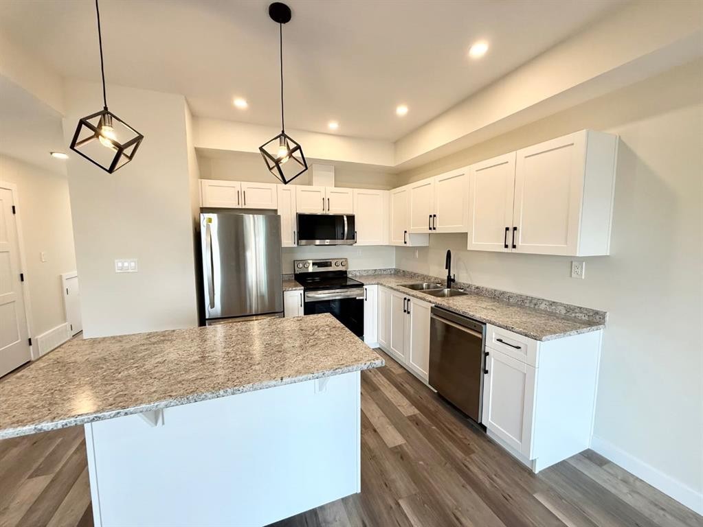 326B Boutin Avenue, Hinton, AB - Indoor Photo Showing Kitchen With Stainless Steel Kitchen With Double Sink With Upgraded Kitchen