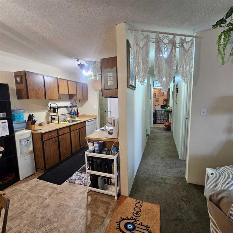 311-5317 5 Avenue, Edson, AB - Indoor Photo Showing Kitchen