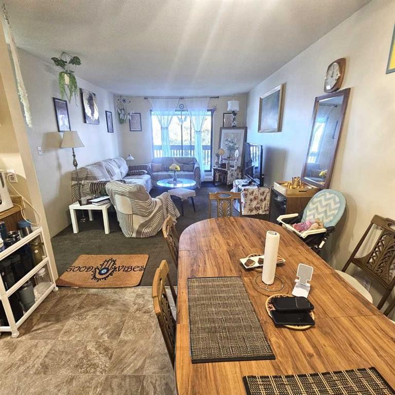 311-5317 5 Avenue, Edson, AB - Indoor Photo Showing Living Room