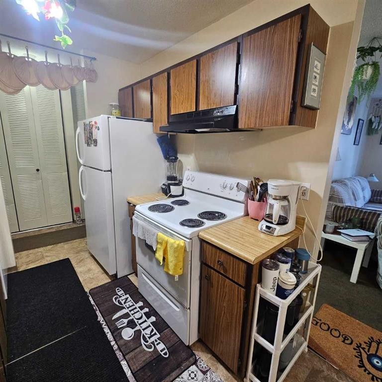 311-5317 5 Avenue, Edson, AB - Indoor Photo Showing Kitchen