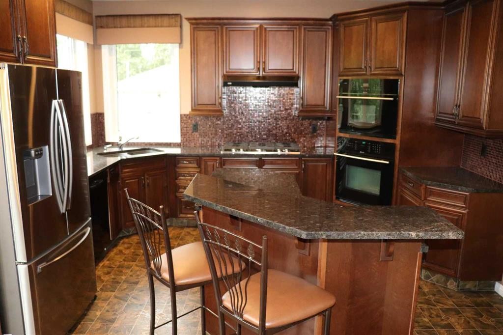 53203A Range Road 183, Rural Yellowhead County, AB - Indoor Photo Showing Kitchen