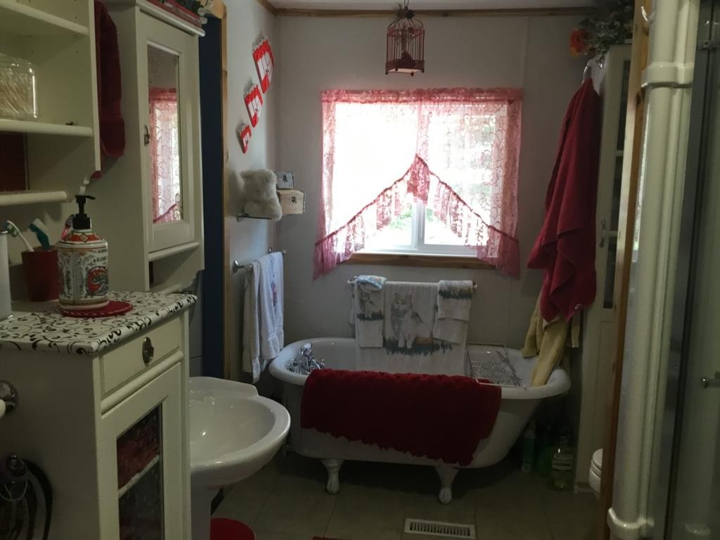 453 Grassy Way, Red Earth Creek, AB - Indoor Photo Showing Bathroom