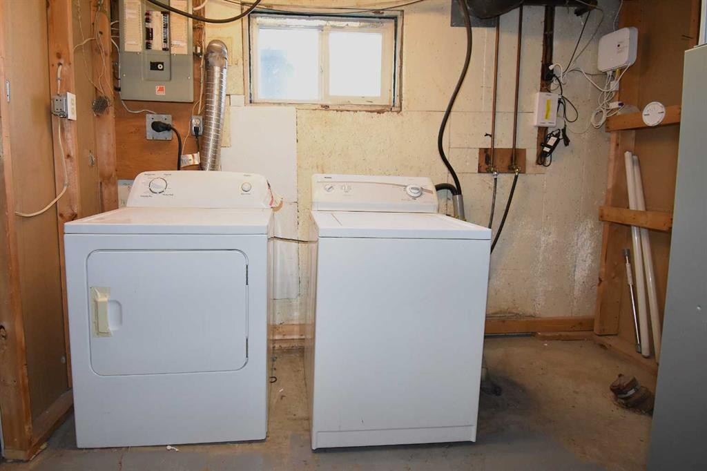 119 Lodgepole Drive, Hinton, AB - Indoor Photo Showing Laundry Room