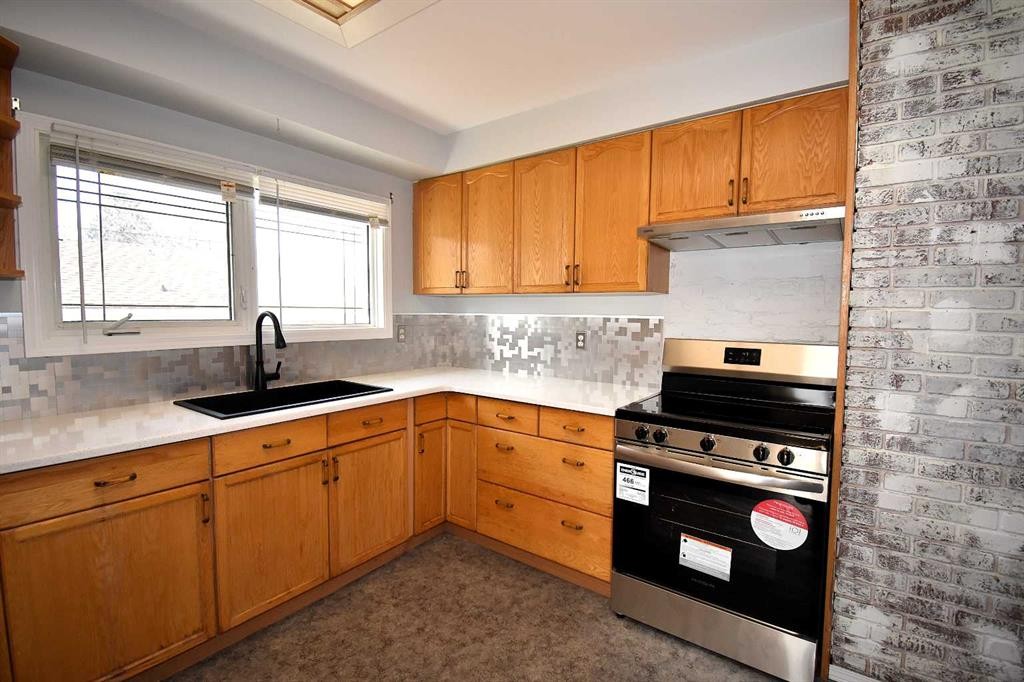 119 Lodgepole Drive, Hinton, AB - Indoor Photo Showing Kitchen With Double Sink