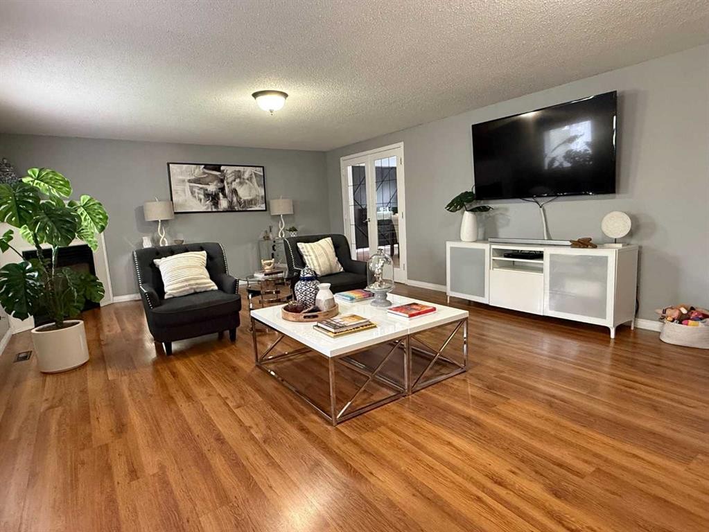 653022 Range Road 224, Athabasca, AB - Indoor Photo Showing Living Room