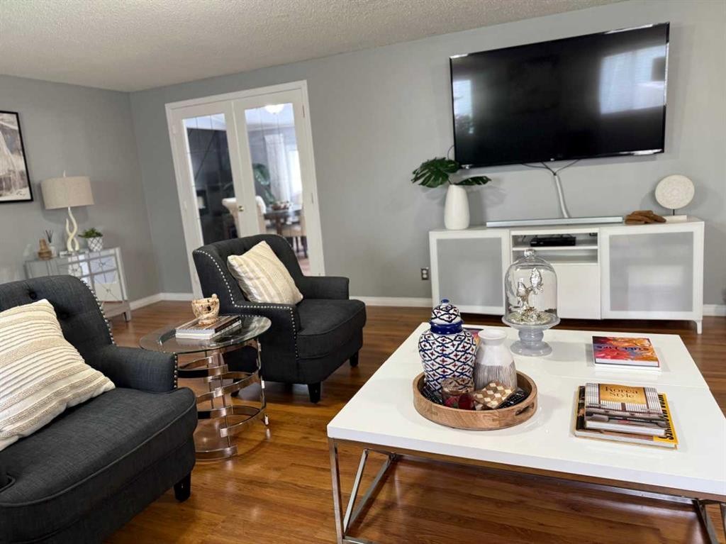 653022 Range Road 224, Athabasca, AB - Indoor Photo Showing Living Room