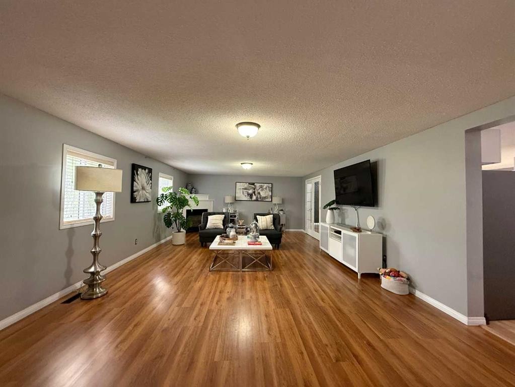 653022 Range Road 224, Athabasca, AB - Indoor Photo Showing Living Room